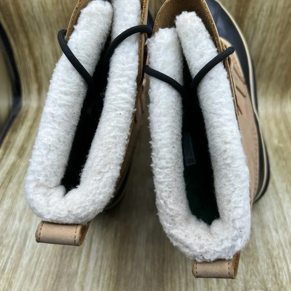 Sorel caribou snow